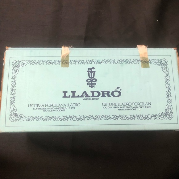 Lladro #7609 - Picture 7 of 7